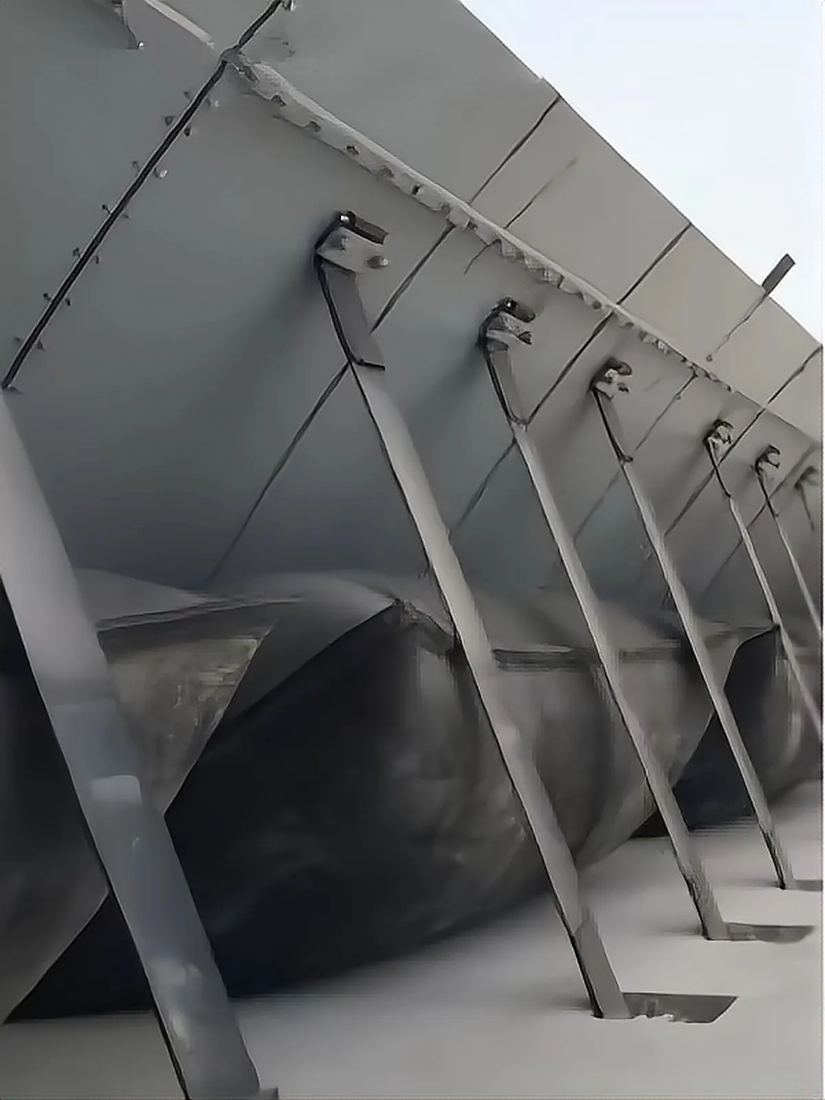 Steel shield plates with support arms protecting the rubber air bags