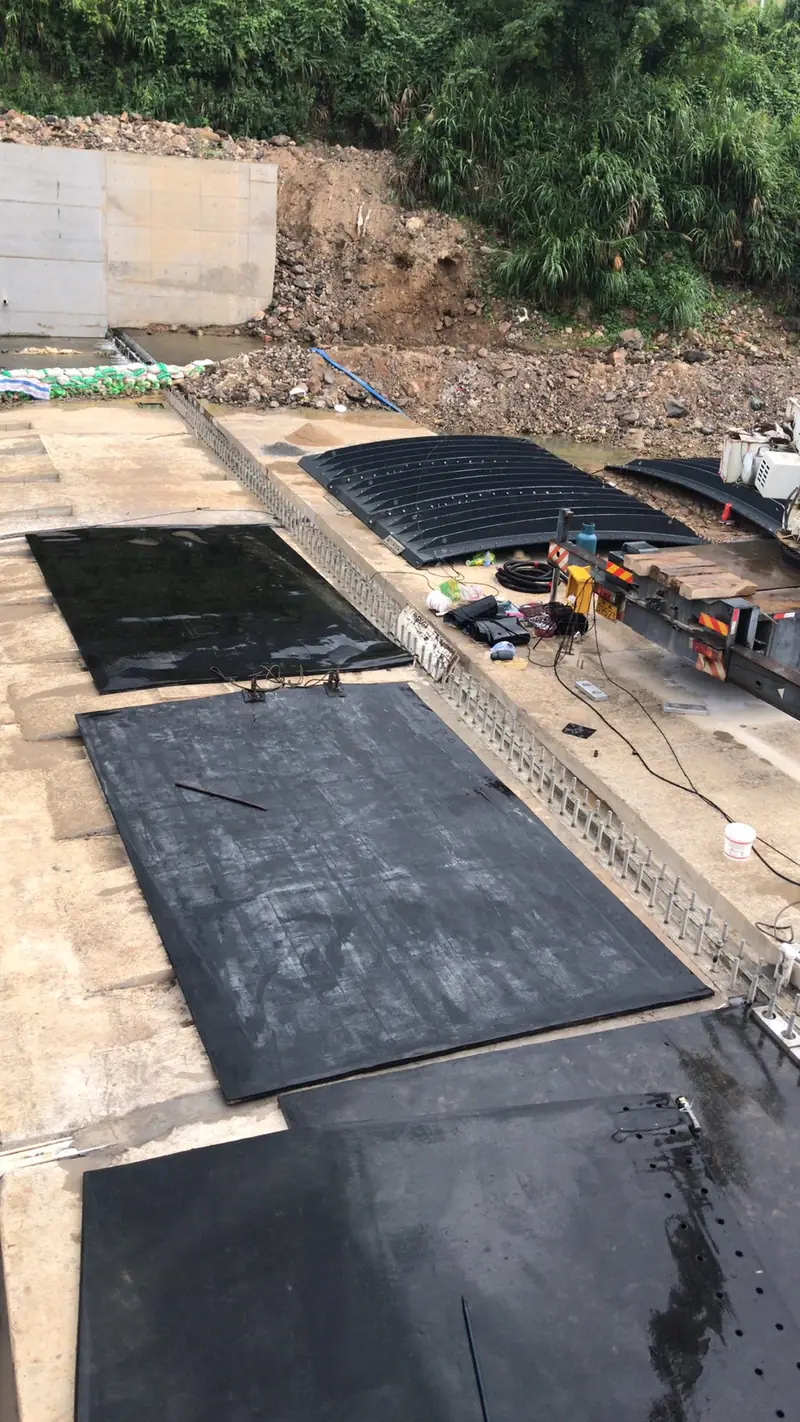 Air bag bladder laid out on the foundation