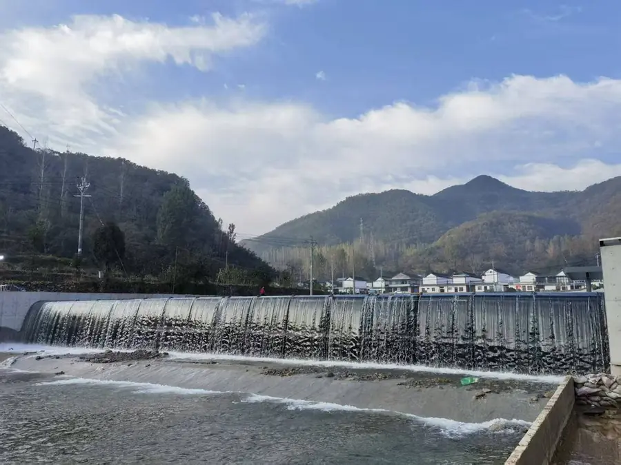 Air shield dam discharging flood in a mountain river