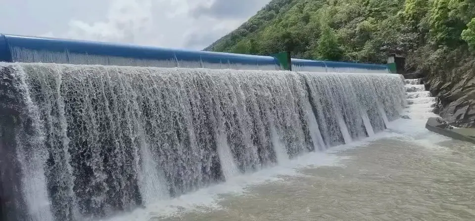Rubber dam regulating a river