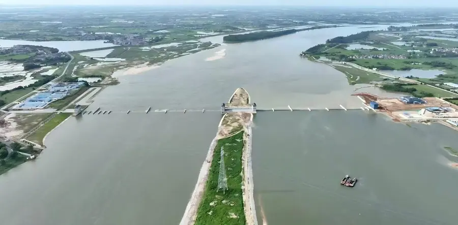 Air shield dam on the Fuhe river, Nanchang